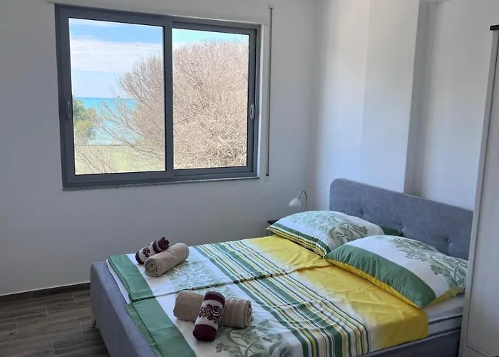 Sunset Seaview 305 *